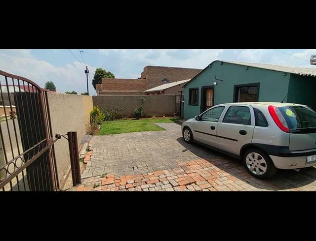 2 BEDROOM HOUSE FOR SALE IN MAPETLA